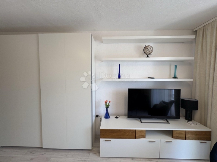 Na prodaju - predivno uređen apartman u Malinskoj