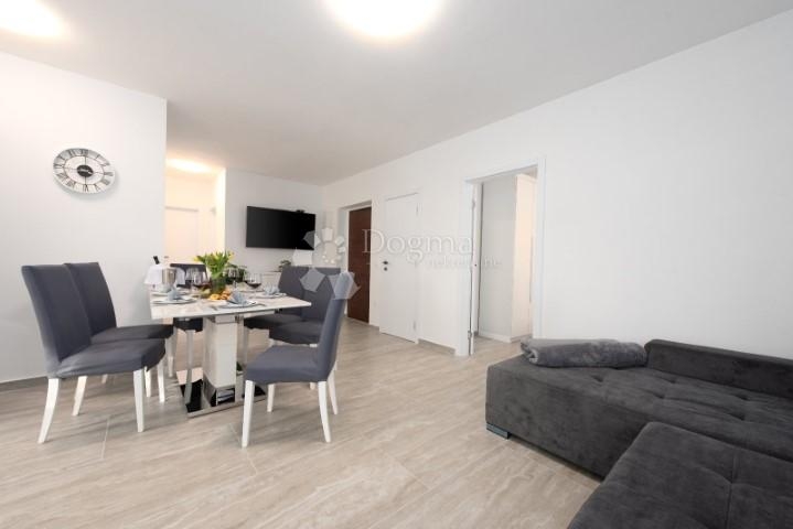 Namješten apartman u novogradnji