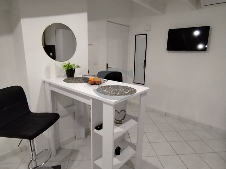Rijeka, Centar, garsonijera, 24 m2