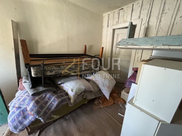 Jelenje, kuća u nizu - starina, P+1, okućnica