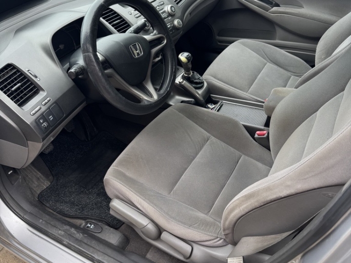 Honda Civic Sedan 1.8 i-vtec 140ks