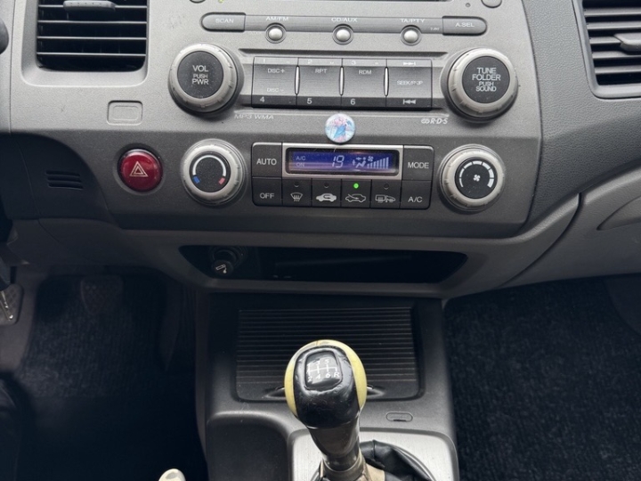 Honda Civic Sedan 1.8 i-vtec 140ks