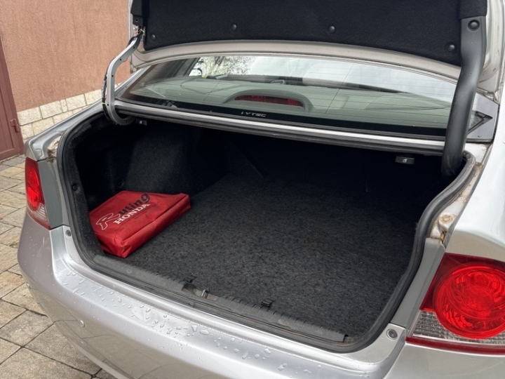 Honda Civic Sedan 1.8 i-vtec 140ks