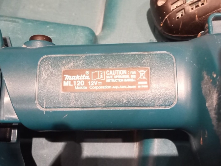 Makita bušilica i lampa