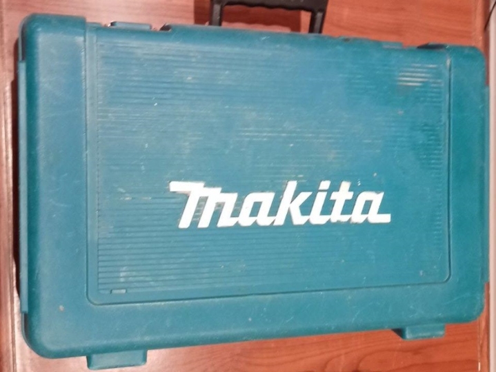 Makita bušilica i lampa