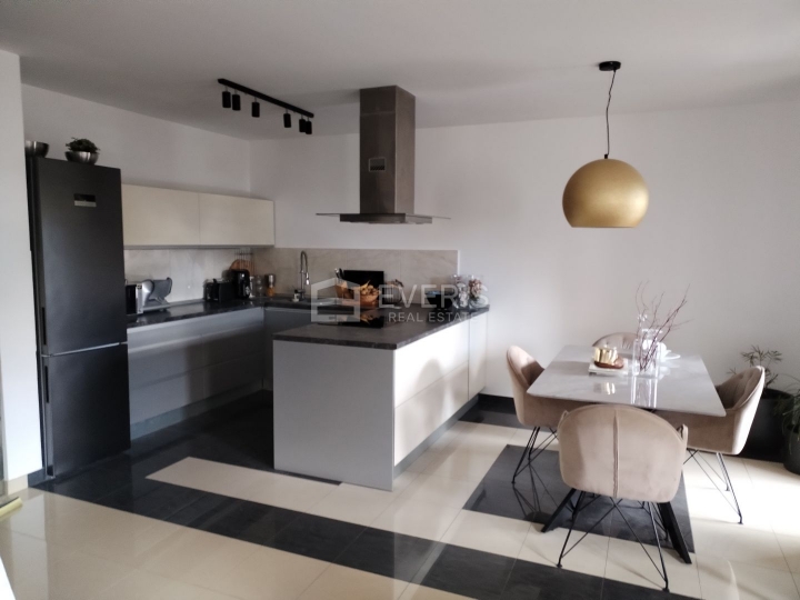 Rijeka, Martinkovac, stan 80 m2, najam