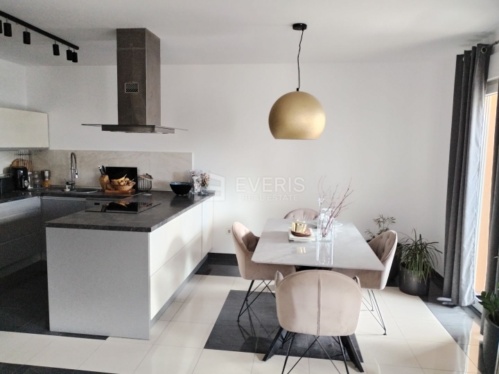 Rijeka, Martinkovac, stan 80 m2, najam