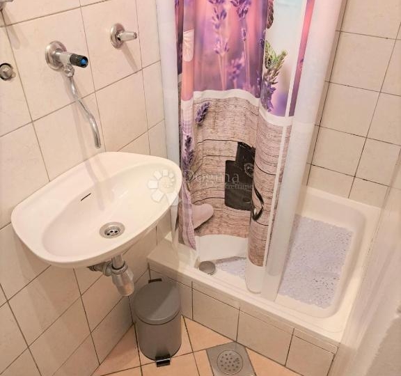 Garsonijera u blizini kampusa
