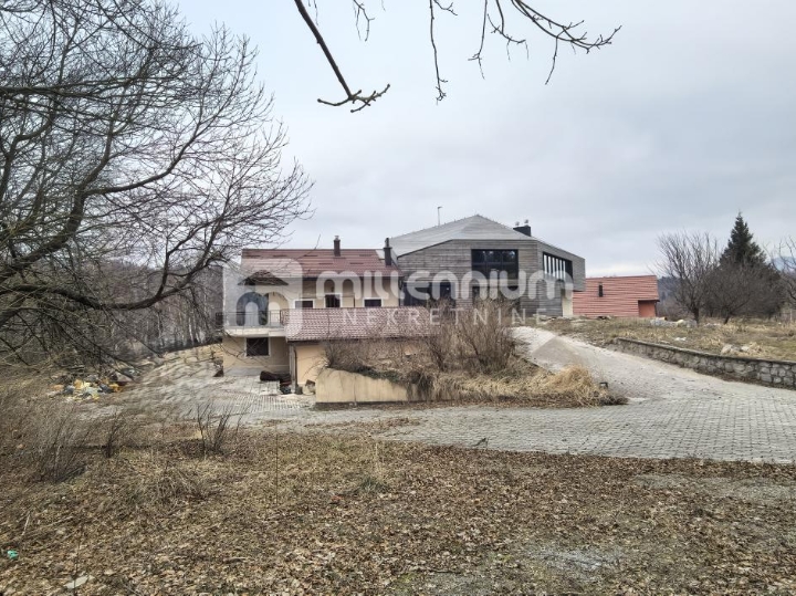 Gorski kotar, Lokve, imanje uz jezero