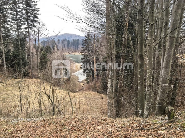 Gorski kotar, Lokve, imanje uz jezero