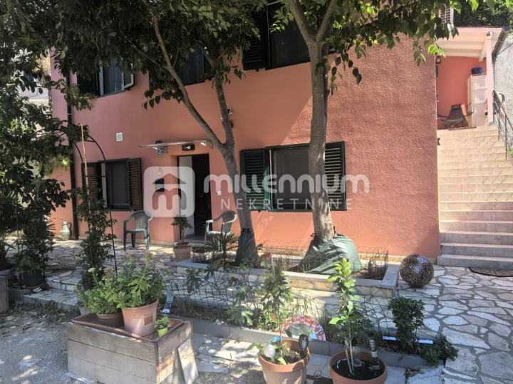 Rijeka, Belveder, samostojeća kuća, 100m2, terasa