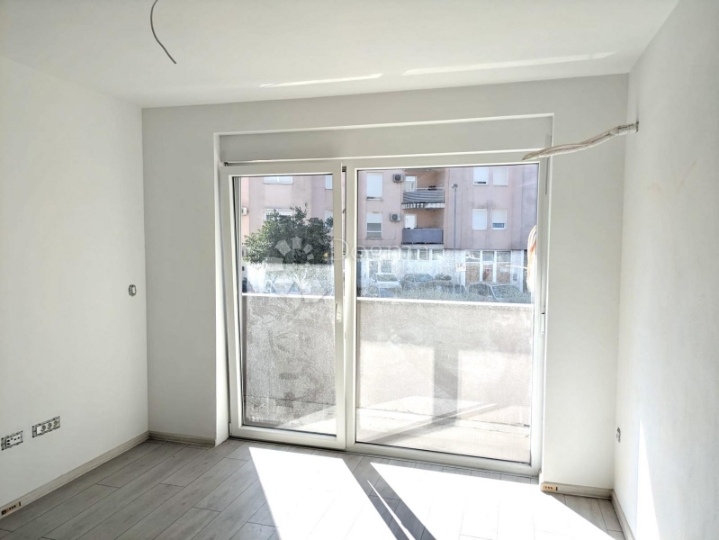 Novi stan idealnih specifikacija: loggia, lift i garažno mjesto