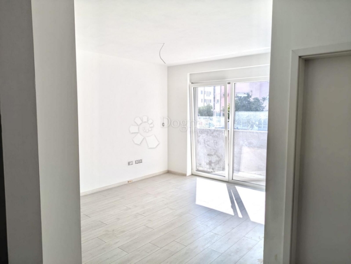 Novi stan idealnih specifikacija: loggia, lift i garažno mjesto