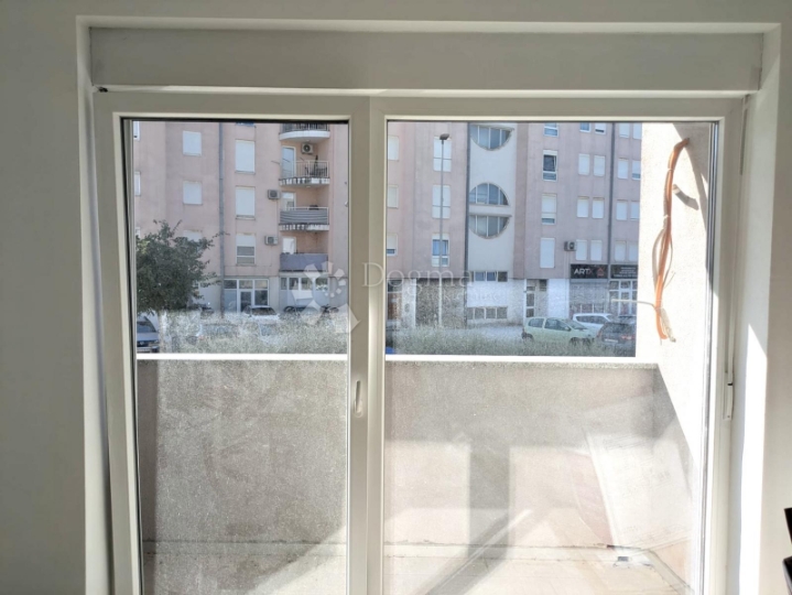Novi stan idealnih specifikacija: loggia, lift i garažno mjesto