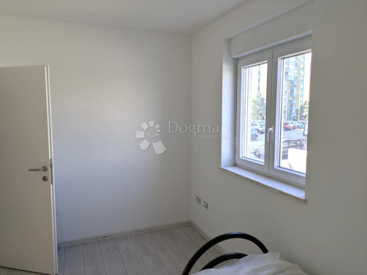 Novi stan idealnih specifikacija: loggia, lift i garažno mjesto