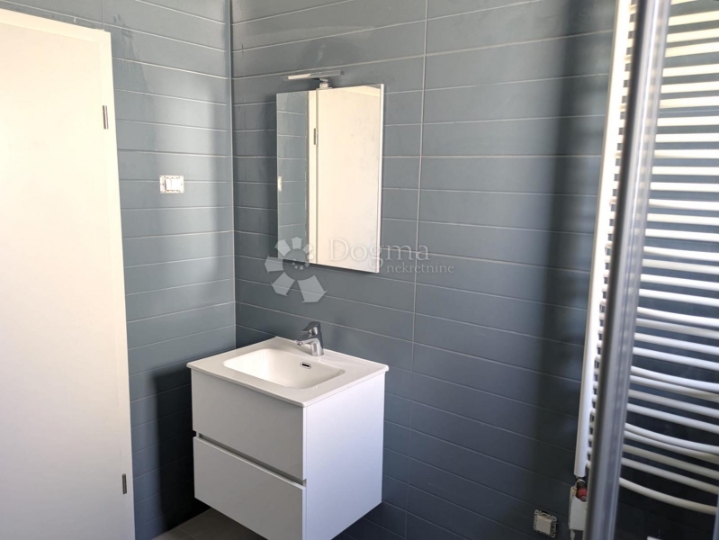 Novi stan idealnih specifikacija: loggia, lift i garažno mjesto