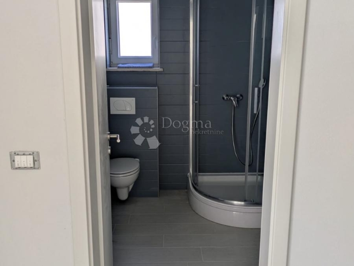 Novi stan idealnih specifikacija: loggia, lift i garažno mjesto