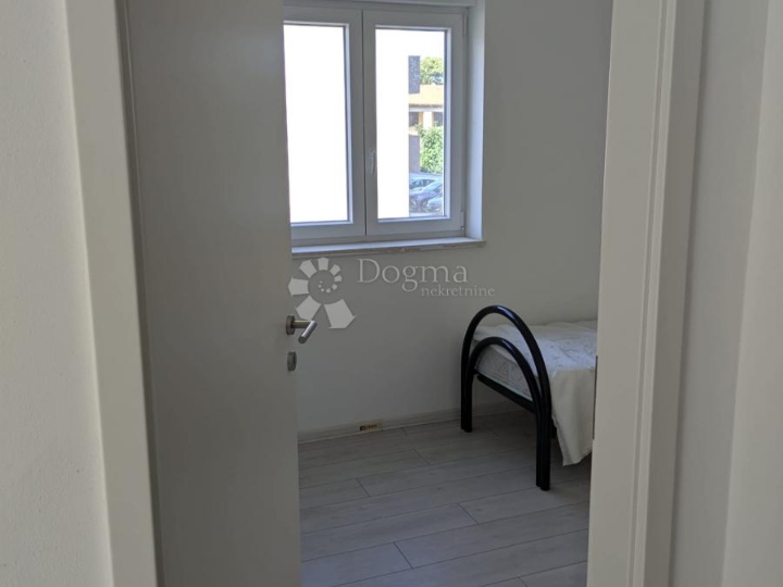 Novi stan idealnih specifikacija: loggia, lift i garažno mjesto