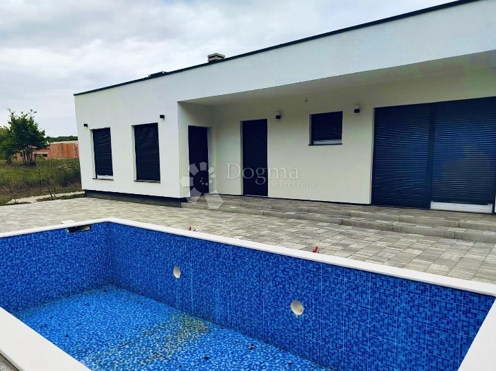 Prekrasna vila s bazenom - useljiva novogradnja