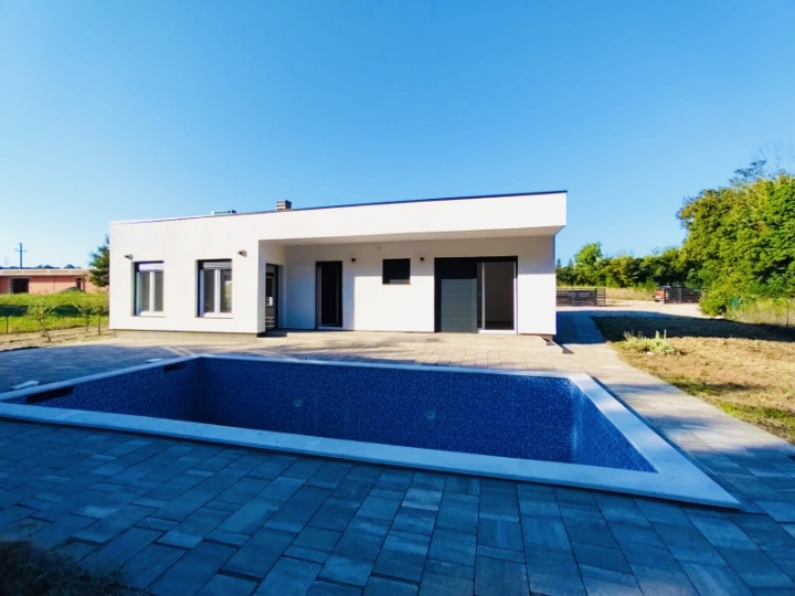 Prekrasna vila s bazenom - useljiva novogradnja