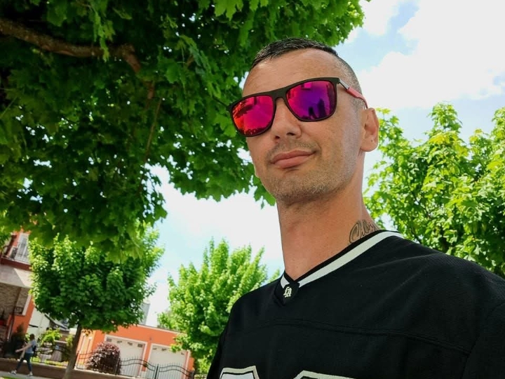 Tražim isključivo žensku osobu