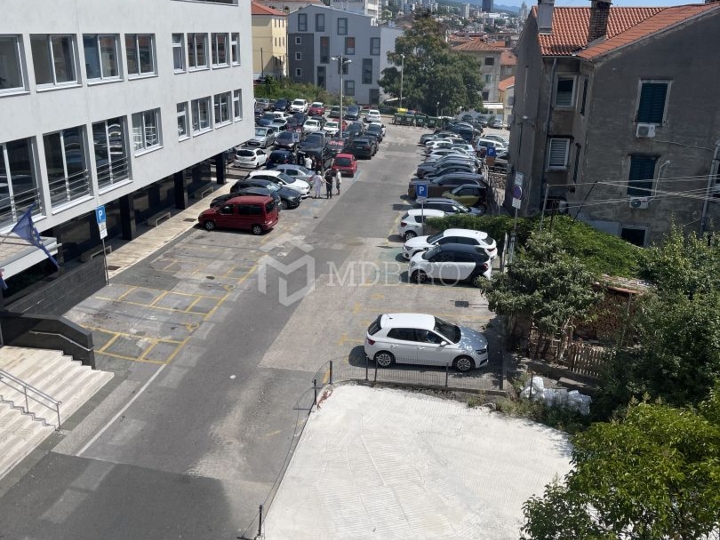 Poslovni prostor 90 m², centar grada