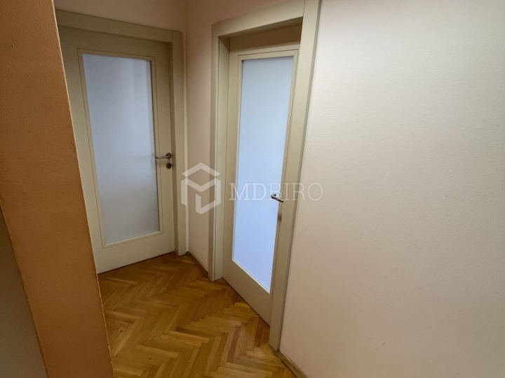 Poslovni prostor 90 m², centar grada