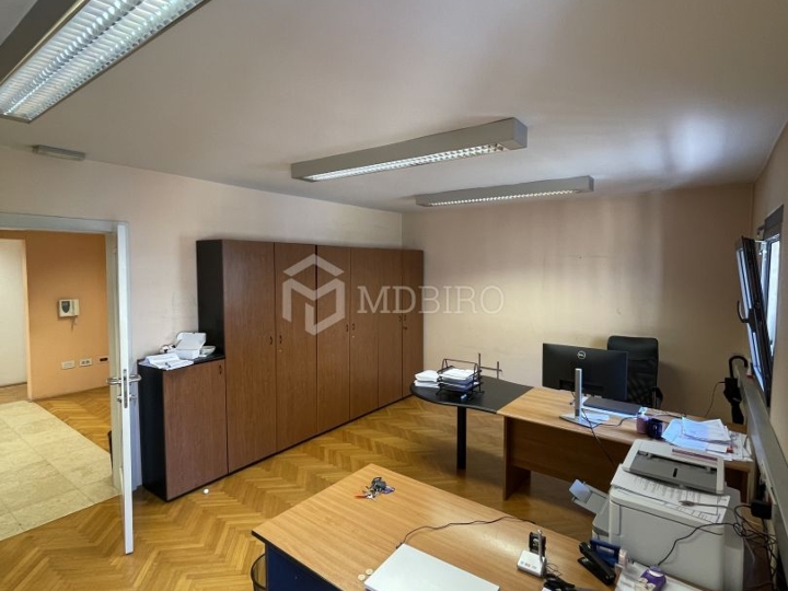 Poslovni prostor 90 m², centar grada