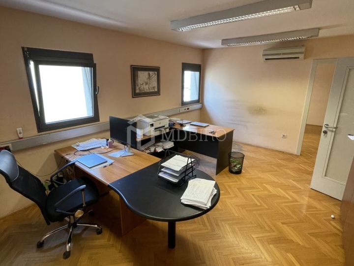 Poslovni prostor 90 m², centar grada