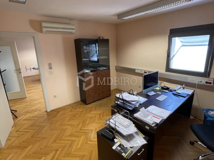 Poslovni prostor 90 m², centar grada