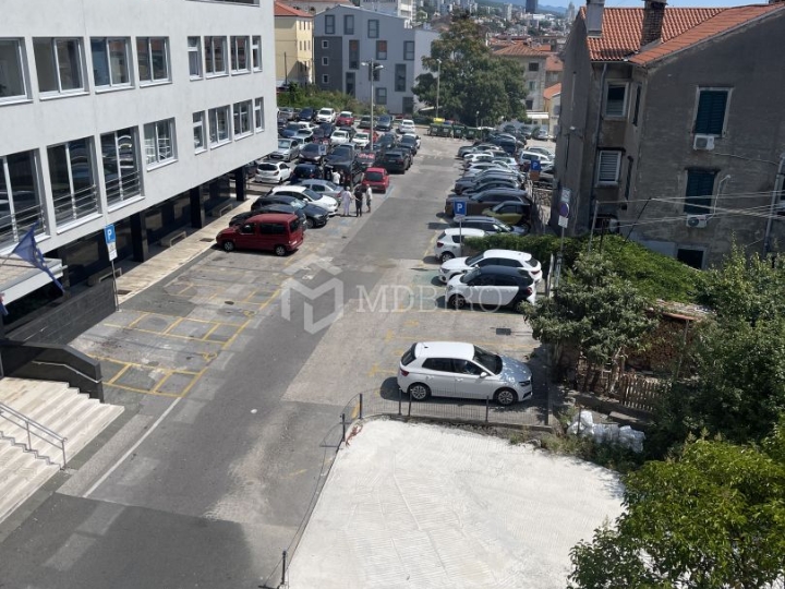 Poslovni prostor 90 m2, centar grada