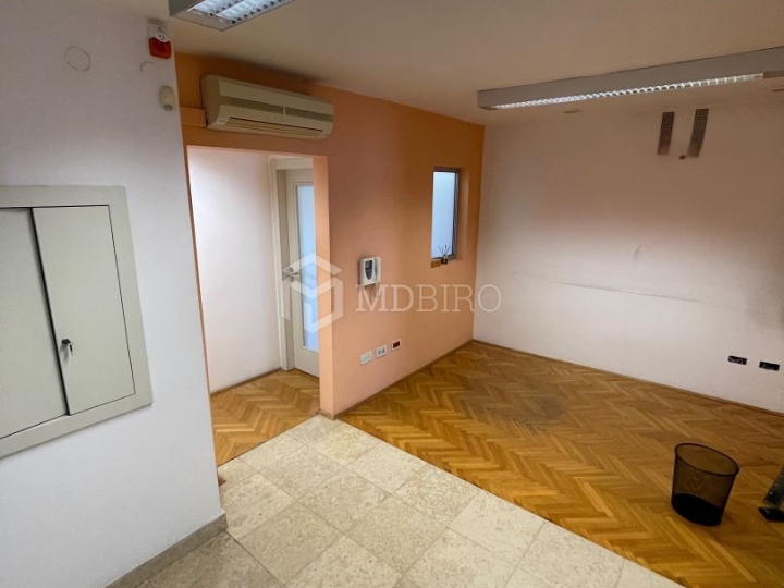 Poslovni prostor 90 m2, centar grada