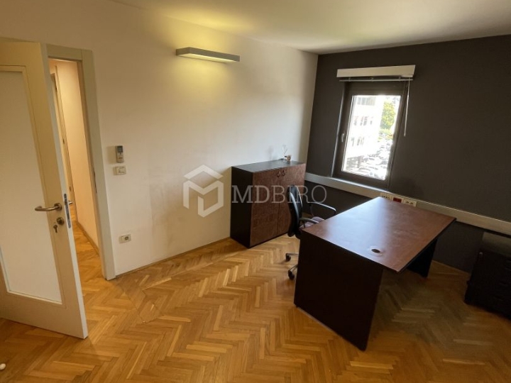 Poslovni prostor 90 m2, centar grada