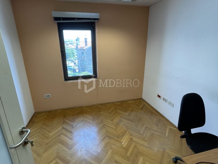 Poslovni prostor 90 m2, centar grada