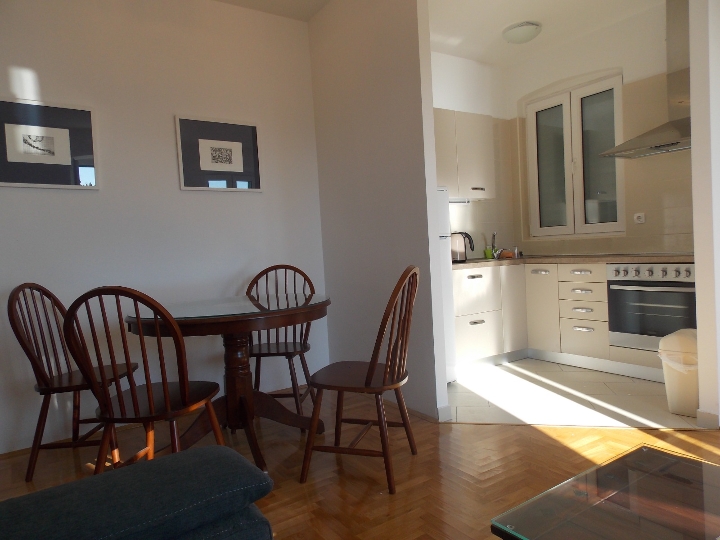 Stan 56m2 u blizini stadiona Kantrida, 56 m2, besplatni WI-FI