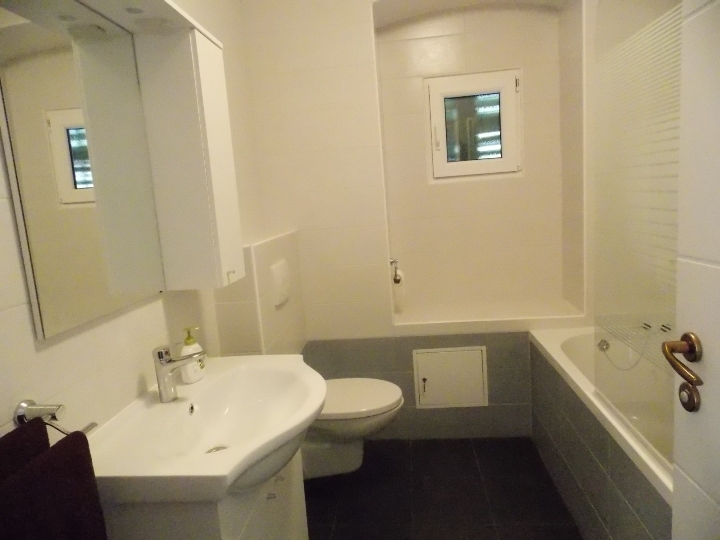 Stan 56m2 u blizini stadiona Kantrida, 56 m2, besplatni WI-FI