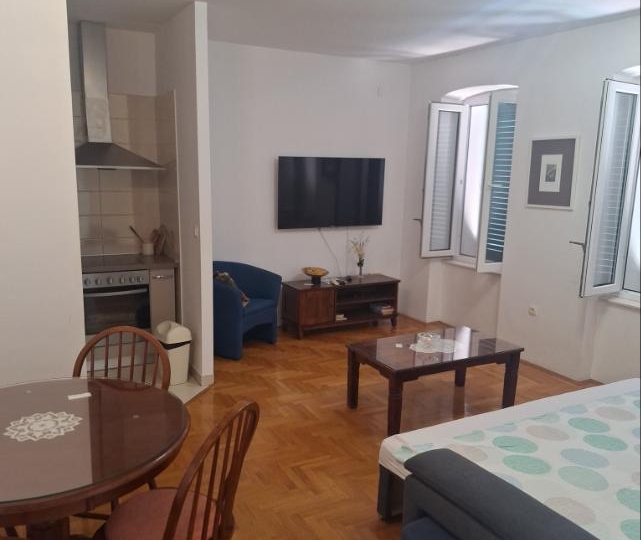 Stan 56m2 u blizini stadiona Kantrida, 56 m2, besplatni WI-FI