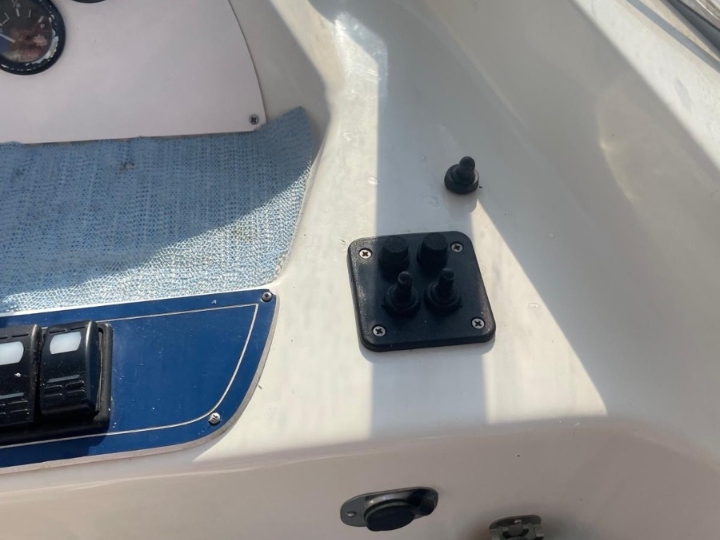 Brodica Arkos Dolphin 21