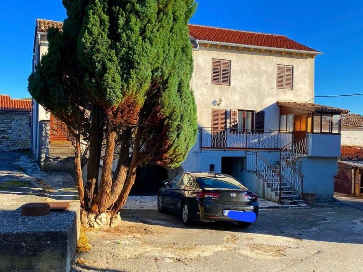 Roč, kuća