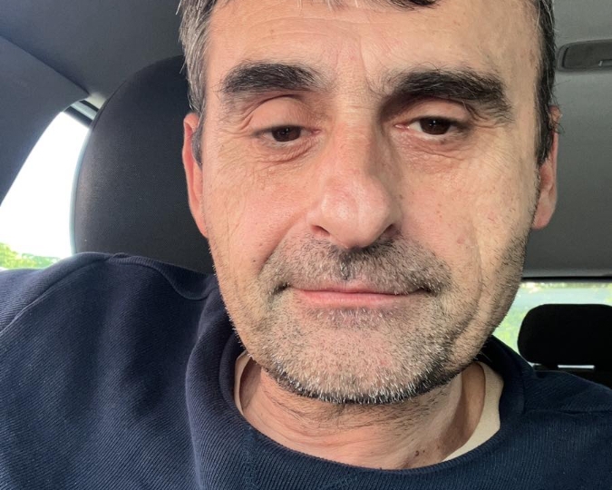 Muškarac 48 godina, slobodan
