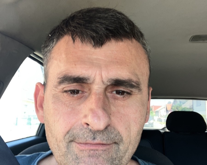 Muškarac 48 godina, slobodan