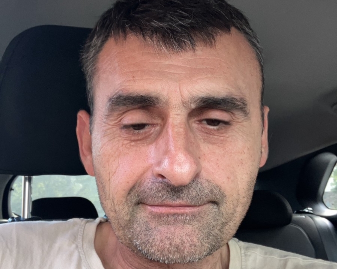Muškarac 48 godina, slobodan