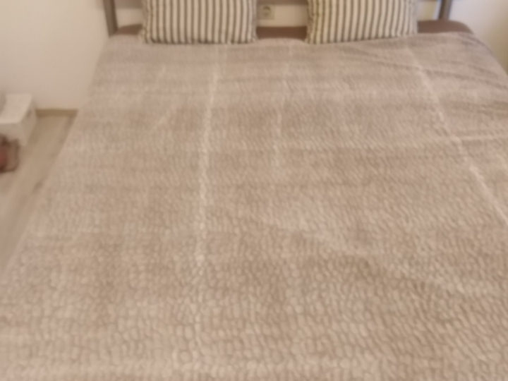 Prodajem krevet a madracem
