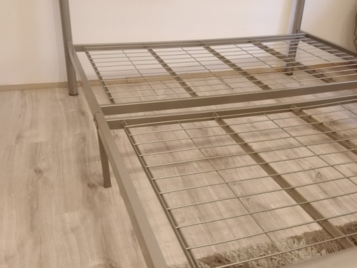 Prodajem krevet a madracem