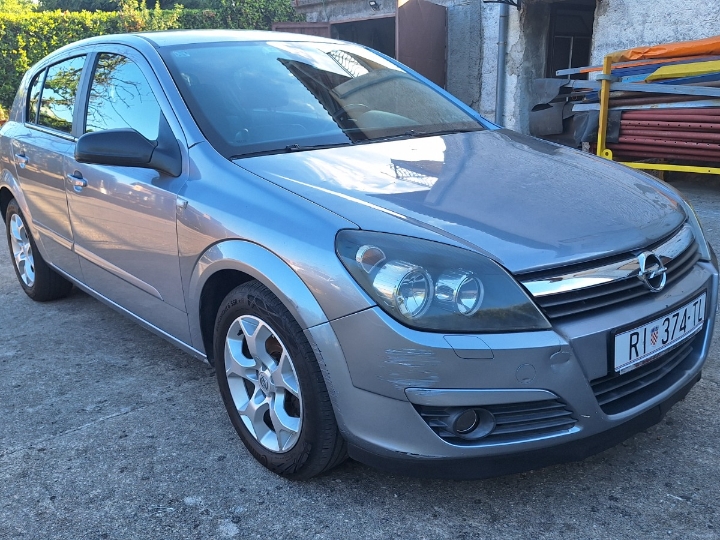 Opel Astra H 1.7CDTI Cosmo oprema