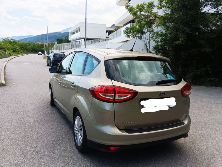 C-max samo 85.000 km