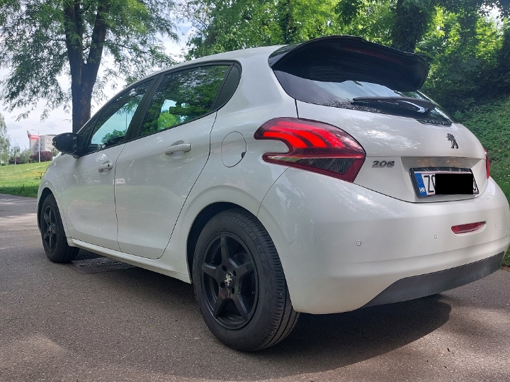 Peugeot 208 1,2 GT look 