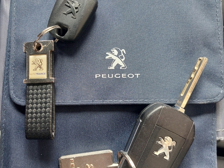 Peugeot 208 1,2 GT look 