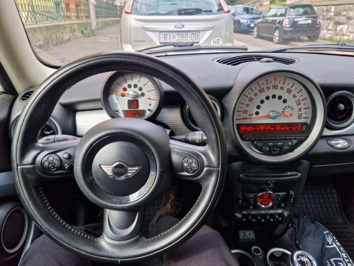 Mini Cooper 90 kw benzin reg. 07/26