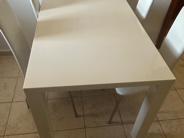 Kuhinjski stol bijeli sa 4 stolice
